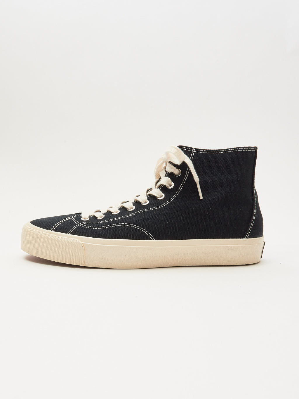 ast-resort-ab-black-white-