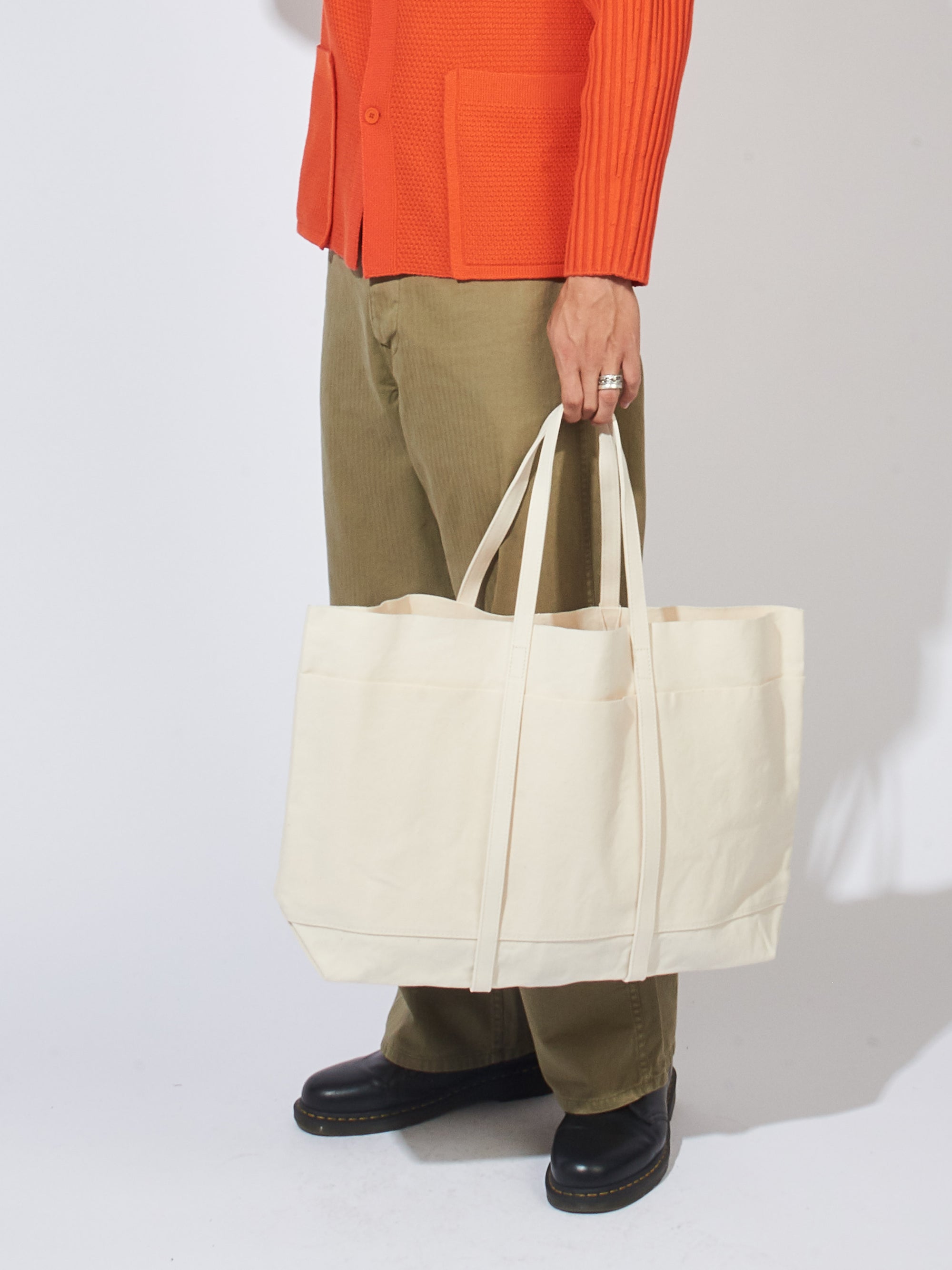 Washed Canvas 6-Pocket Tote M — White – La Garçonne