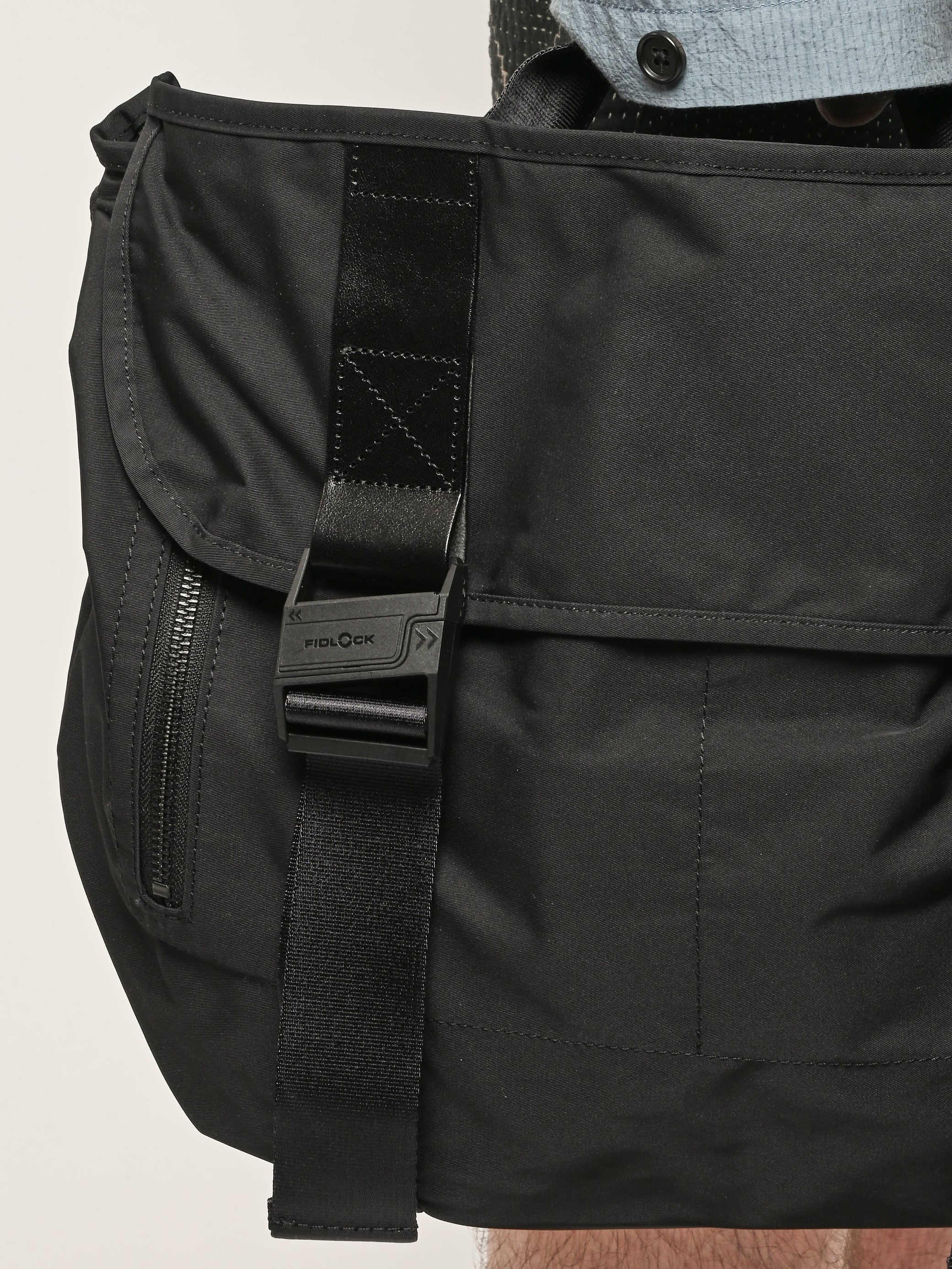 Amiacalva - Medium Black Gabardine Messenger Bag – Frances May