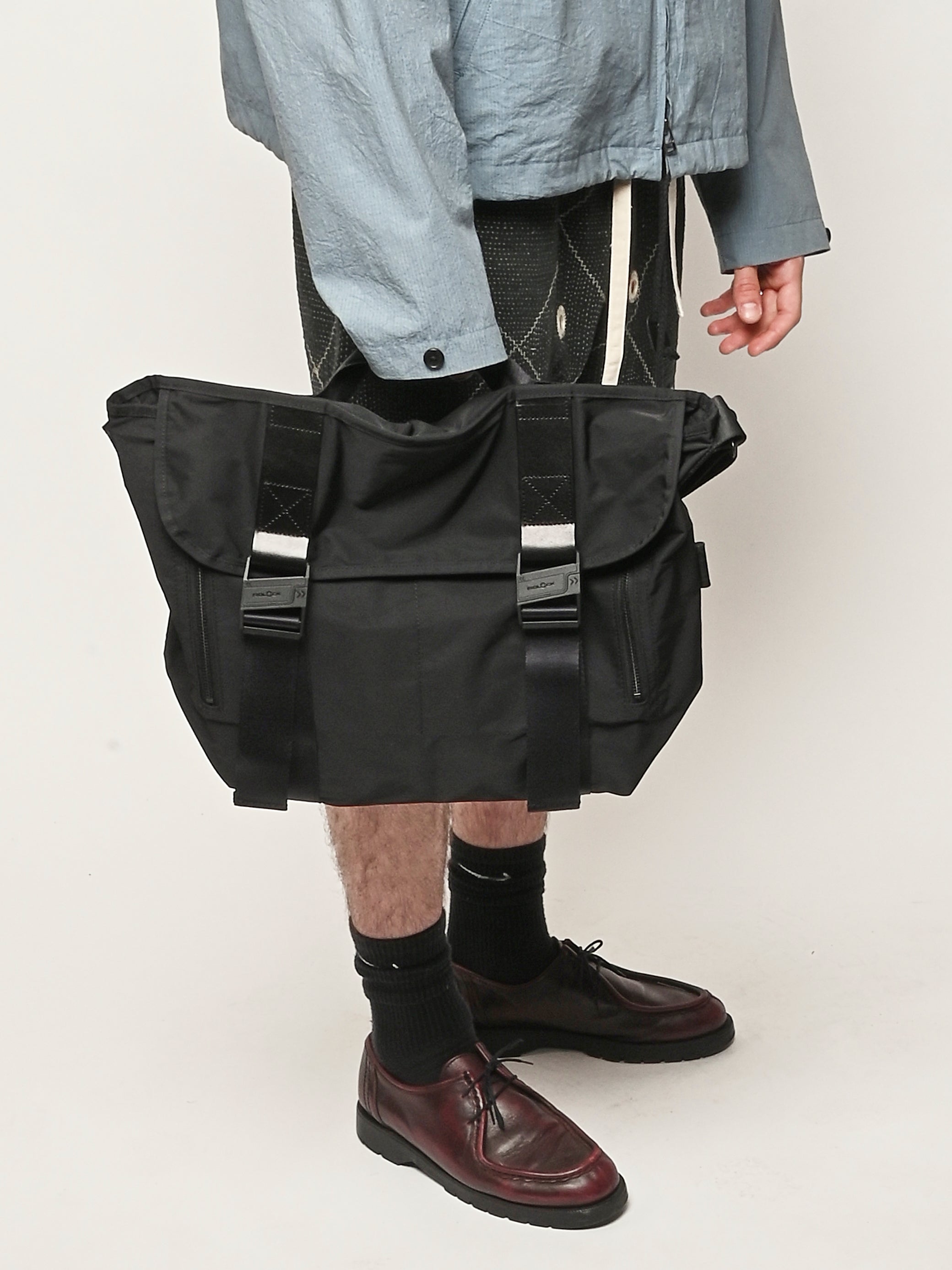 Amiacalva - Medium Black Gabardine Messenger Bag – Frances May
