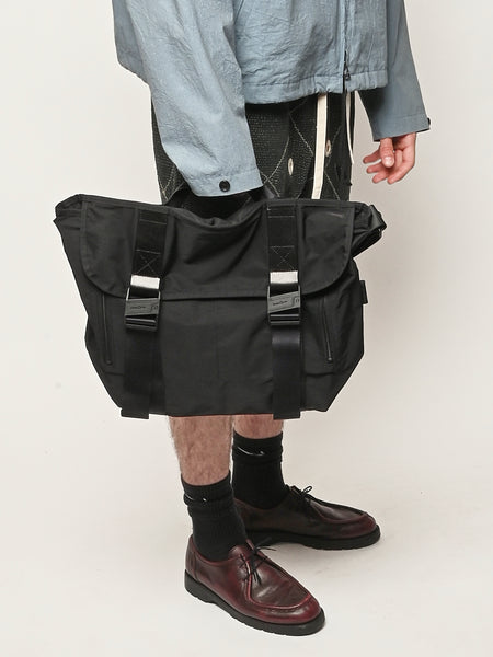 Amiacalva - Medium Black Gabardine Messenger Bag – Frances May