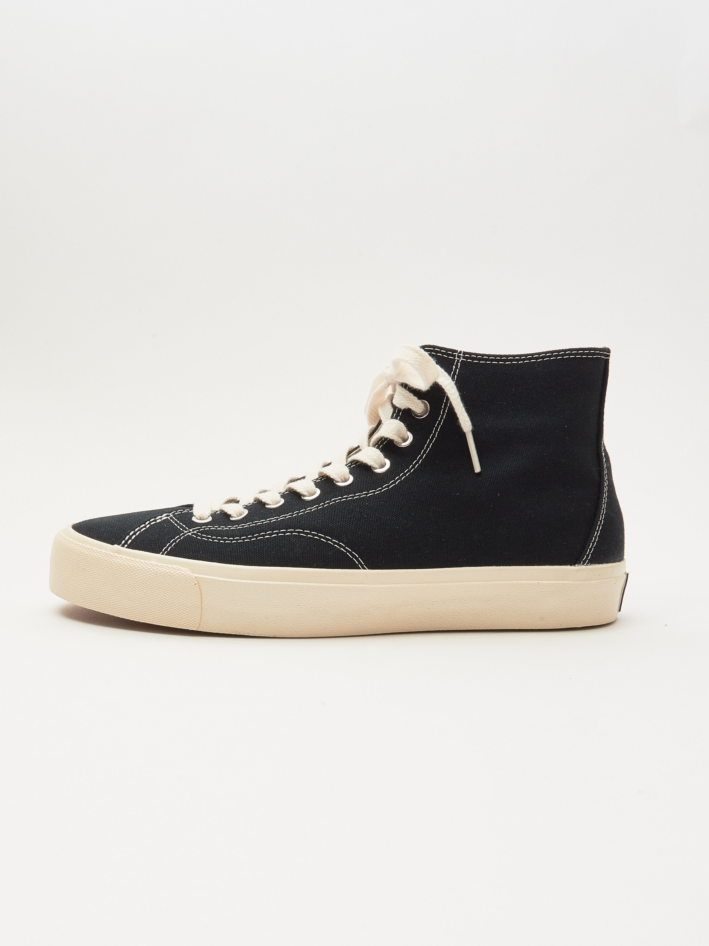 ast-resort-ab-black-white-