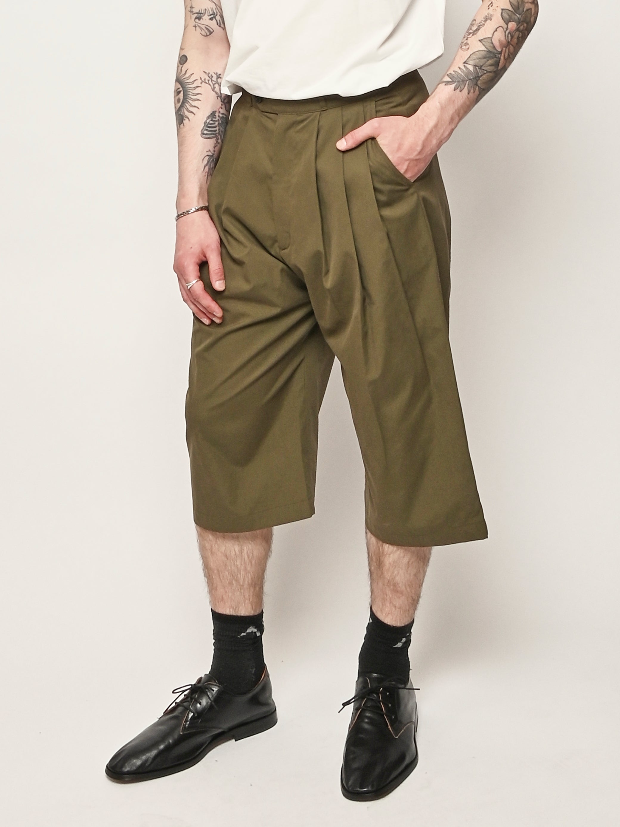 Monitaly - Olive Vancloth Oxford Triple Tuck Wide Half Pants