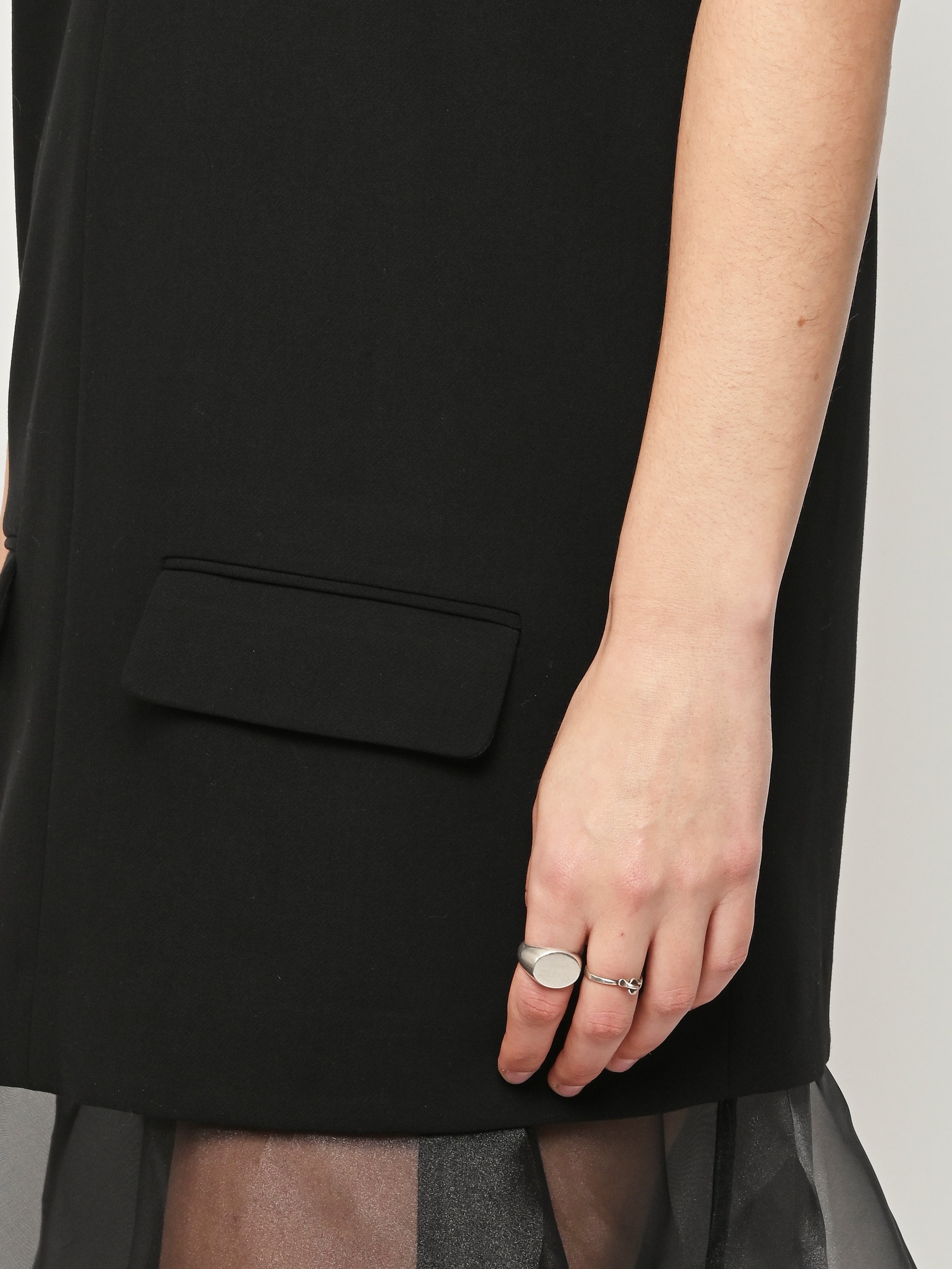 Airey Dress Black / 6. / New Innsbruck Airey Dress Black / 6. / New Innsbruck